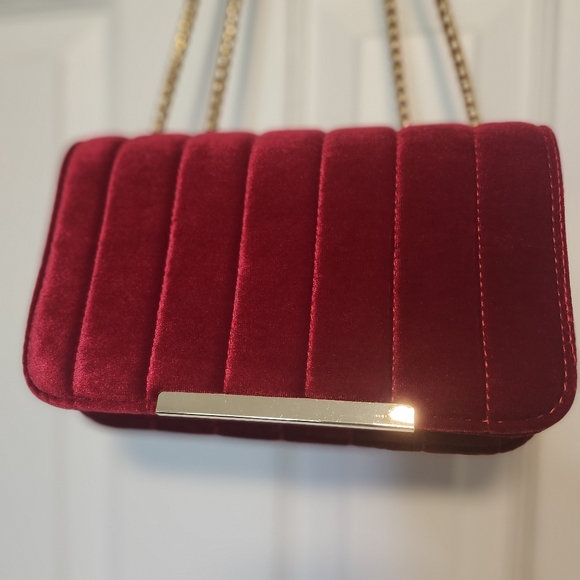Burgundy Gold Chain Purse - Picture 2 of 3